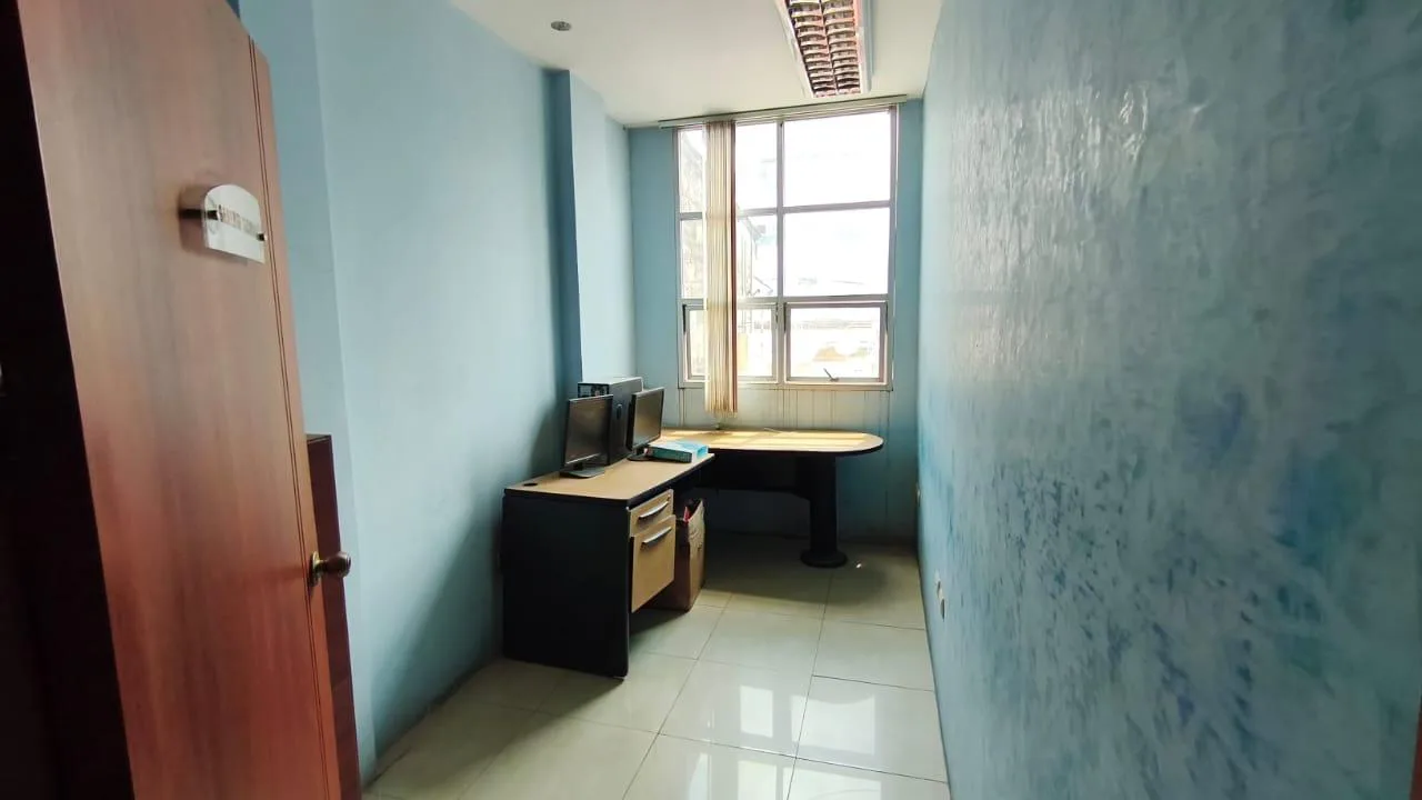 Edificio Comercial de 3 niveles en venta – Las Orquideas Guayaquil RonR