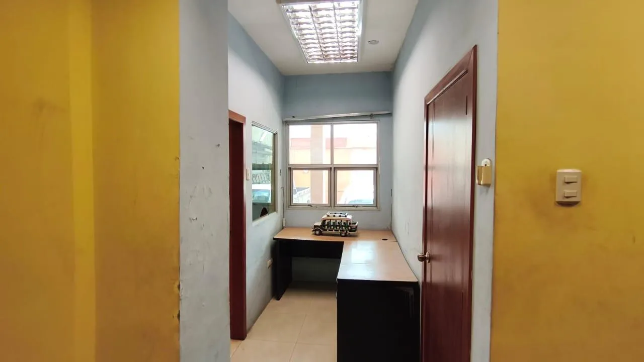 Edificio Comercial de 3 niveles en venta – Las Orquideas Guayaquil RonR