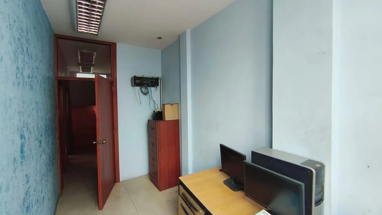 Edificio Comercial de 3 niveles en venta – Las Orquideas Guayaquil RonR