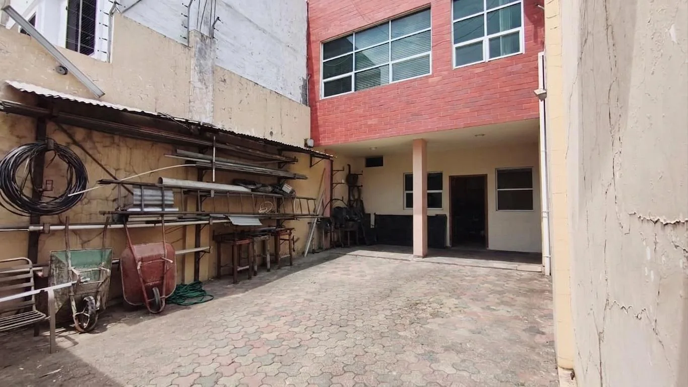Edificio Comercial de 3 niveles en venta – Las Orquideas Guayaquil RonR