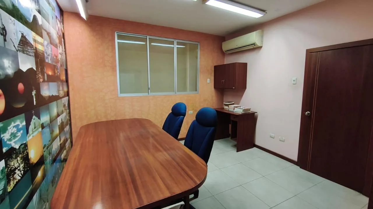 Edificio Comercial de 3 niveles en venta – Las Orquideas Guayaquil RonR