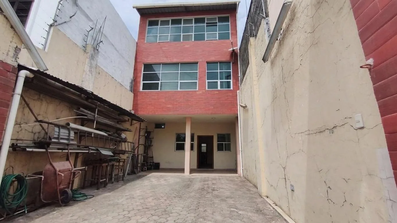 Edificio Comercial de 3 niveles en venta – Las Orquideas Guayaquil RonR