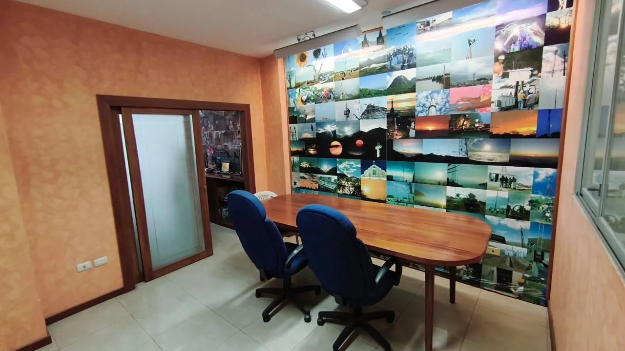 Edificio Comercial de 3 niveles en venta – Las Orquideas Guayaquil RonR