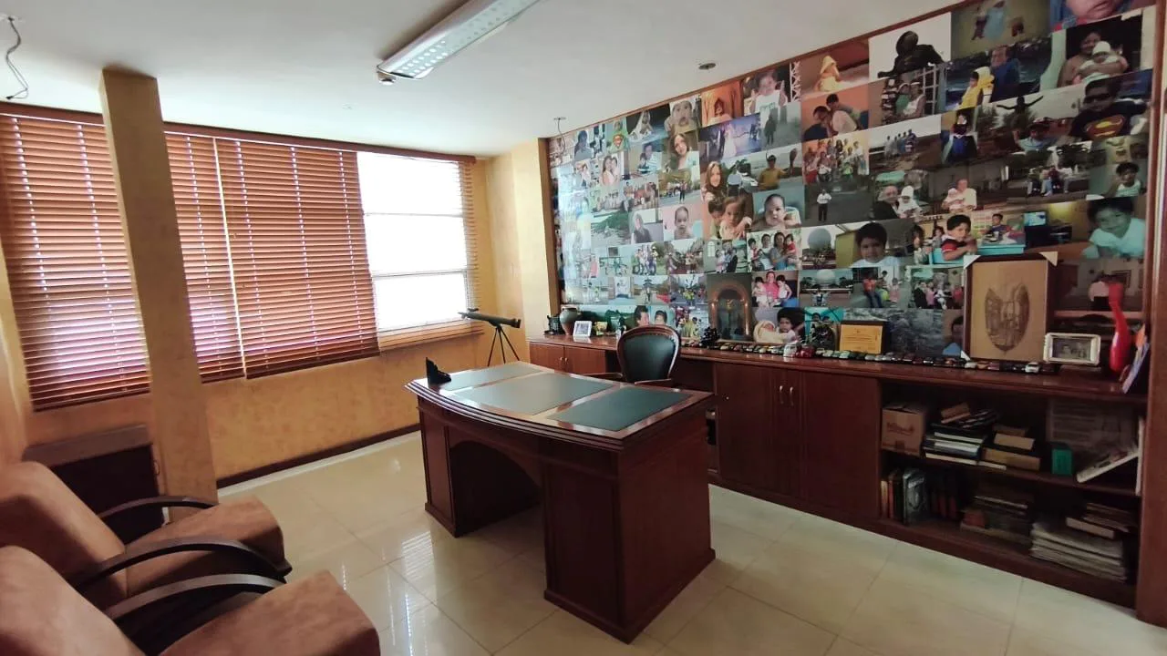 Edificio Comercial de 3 niveles en venta – Las Orquideas Guayaquil RonR