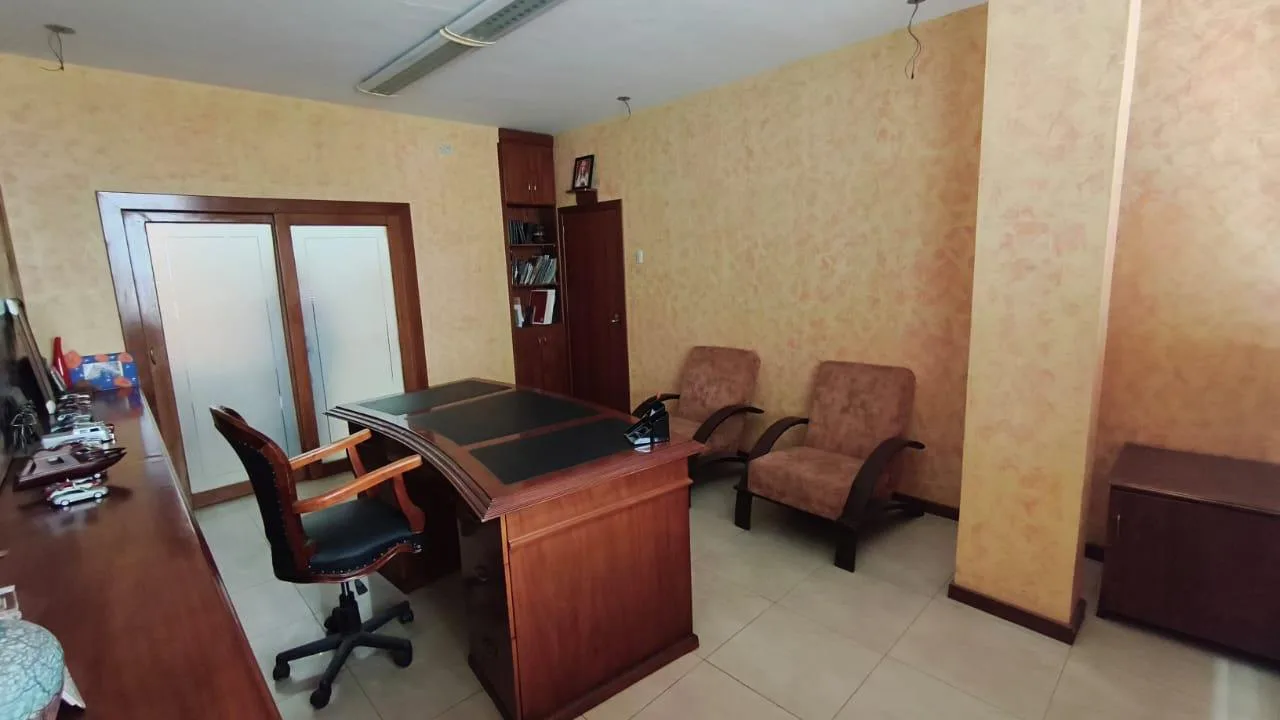 Edificio Comercial de 3 niveles en venta – Las Orquideas Guayaquil RonR