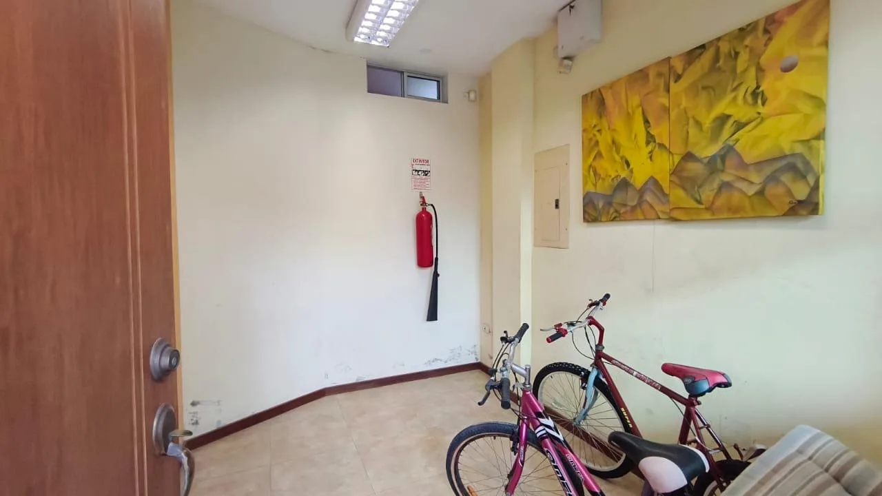 Edificio Comercial de 3 niveles en venta – Las Orquideas Guayaquil RonR