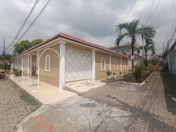Venta de Casa en Samanes 7 GabR
