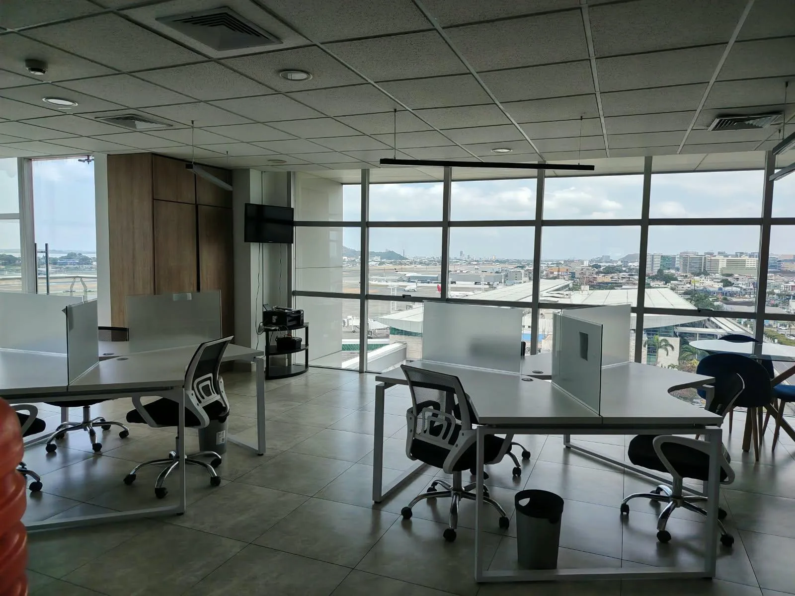 Se Vende Oficina, Edif. Sky Building , Aeropuerto, Guayaquil AnaA