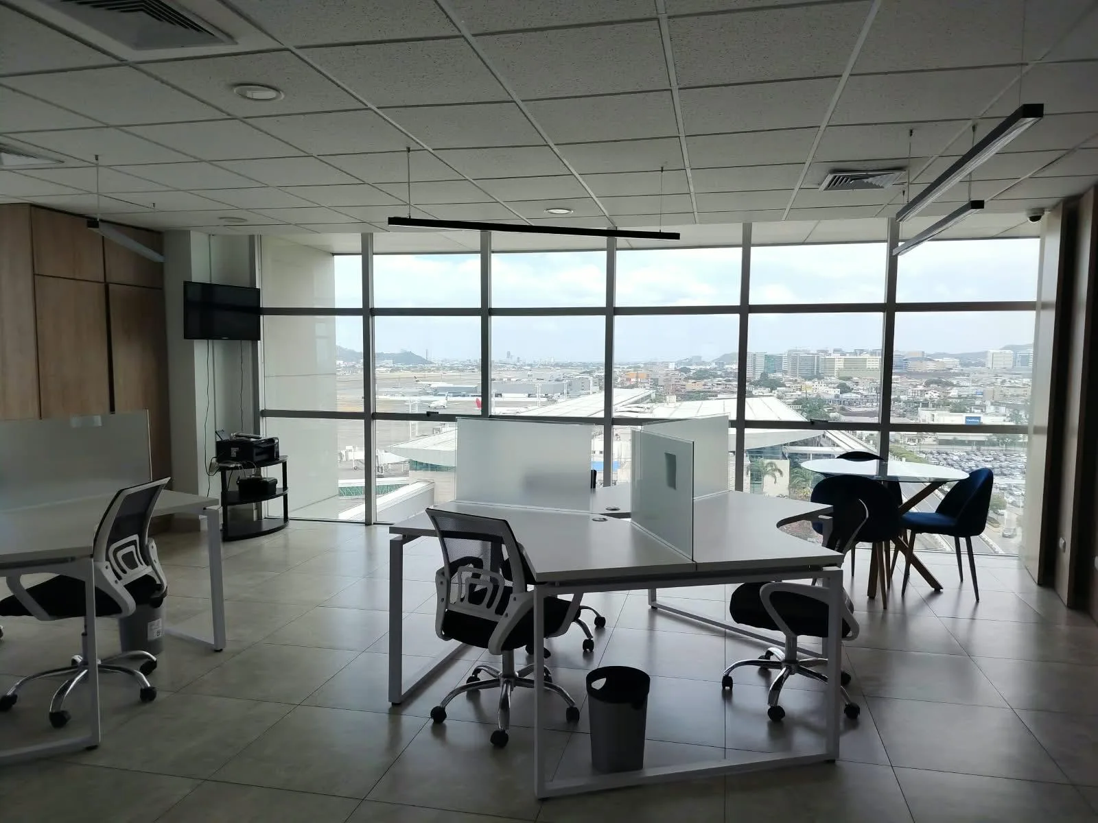 Se Vende Oficina, Edif. Sky Building , Aeropuerto, Guayaquil AnaA