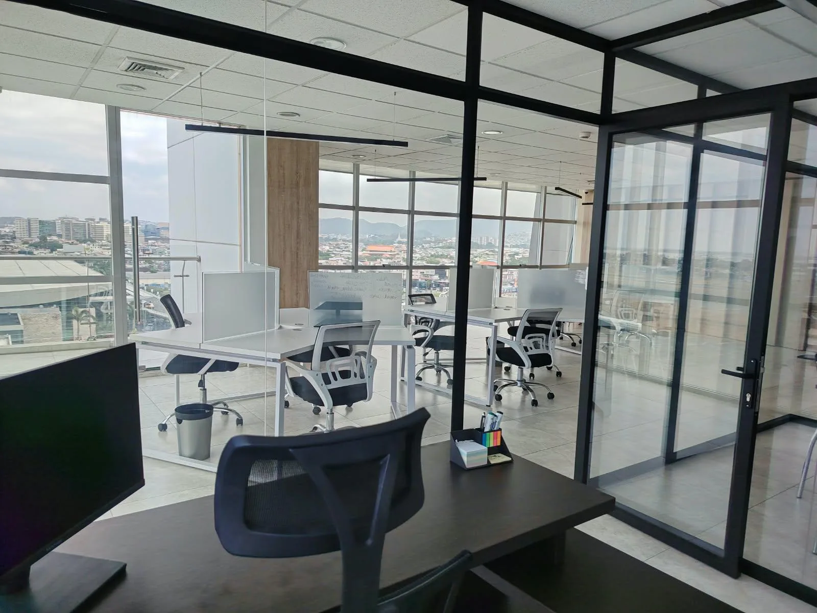 Se Vende Oficina, Edif. Sky Building , Aeropuerto, Guayaquil AnaA