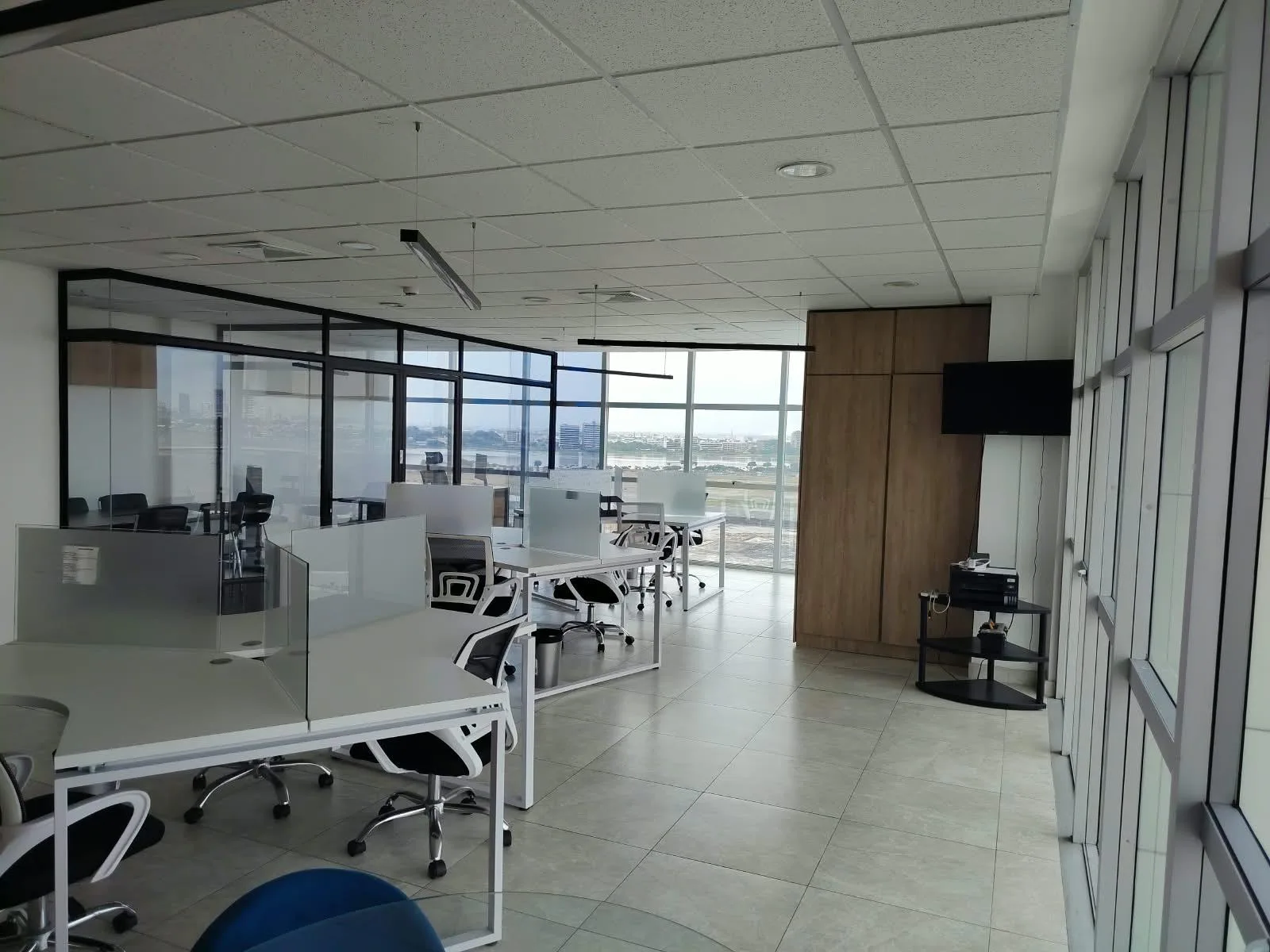 Se Vende Oficina, Edif. Sky Building , Aeropuerto, Guayaquil AnaA