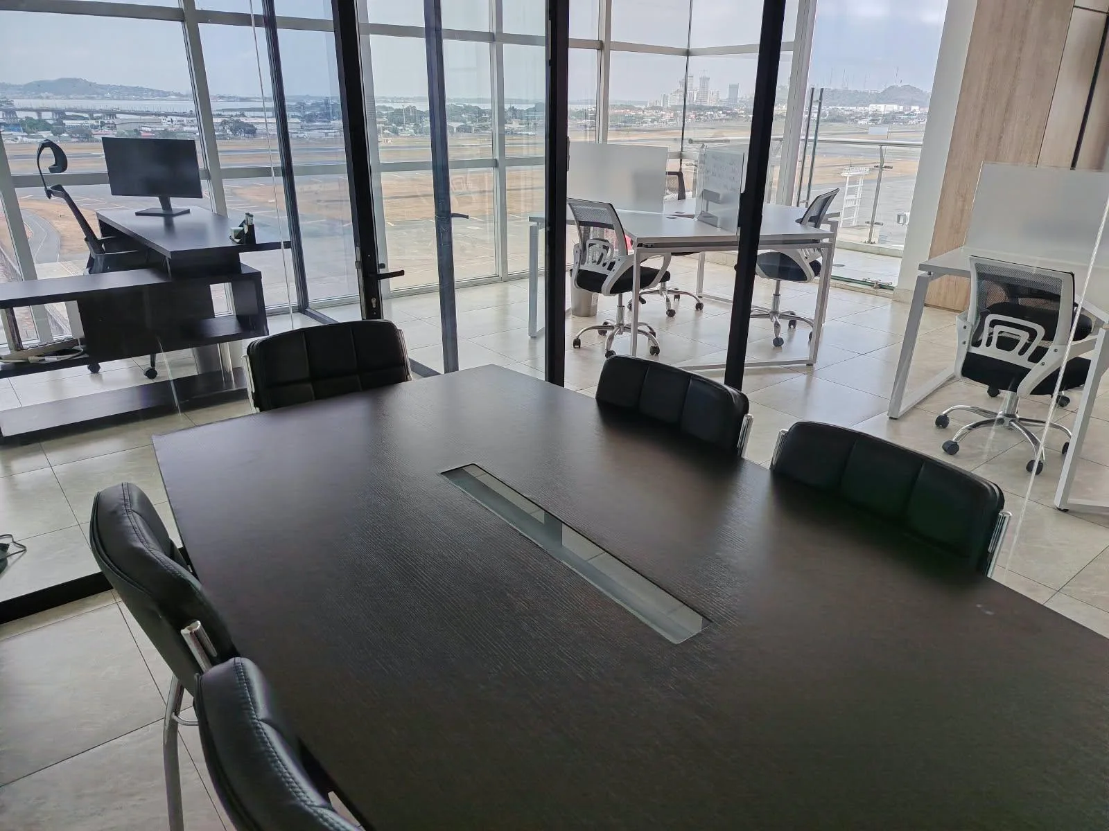 Se Vende Oficina, Edif. Sky Building , Aeropuerto, Guayaquil AnaA
