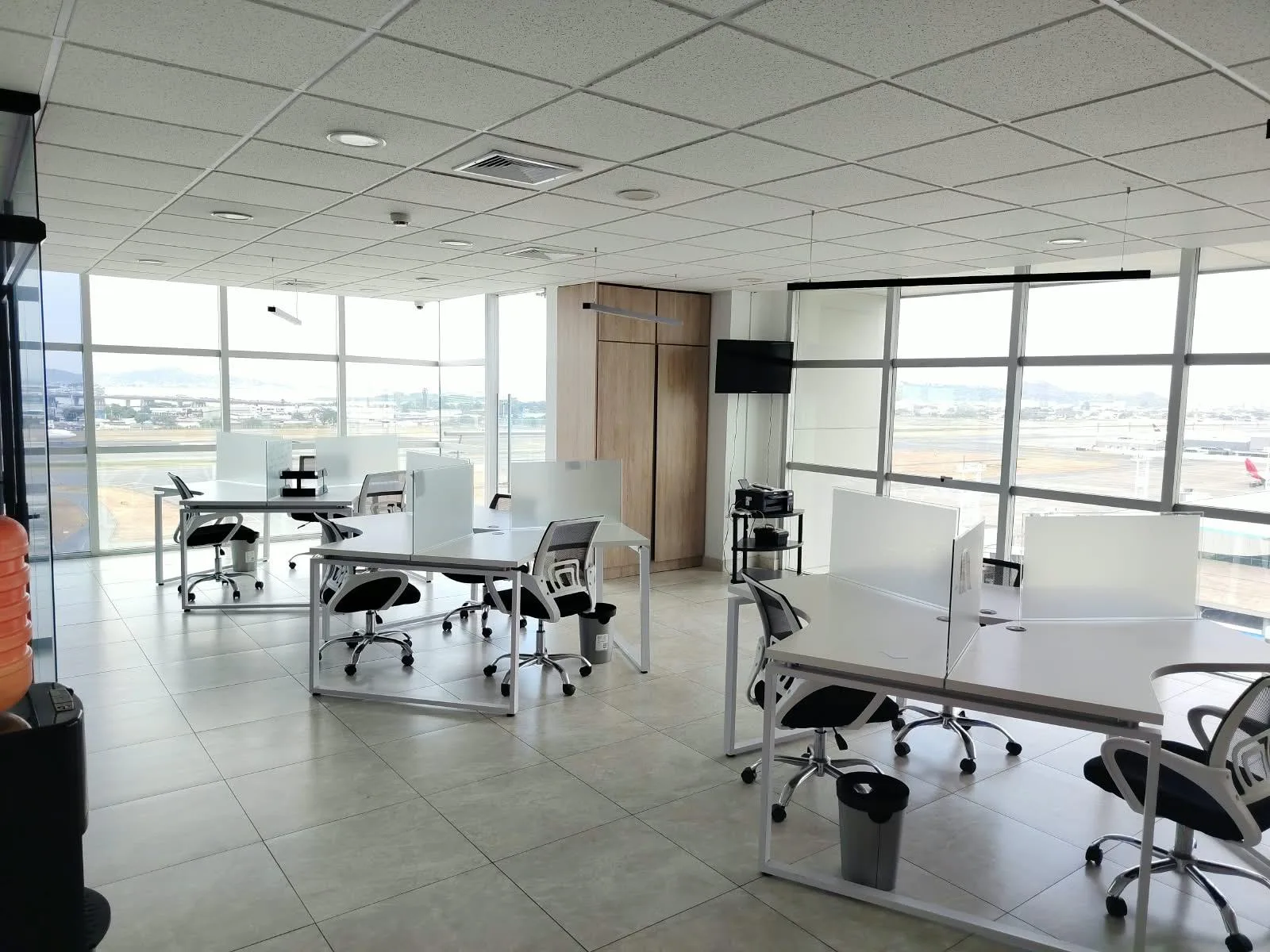 Se Vende Oficina, Edif. Sky Building , Aeropuerto, Guayaquil AnaA