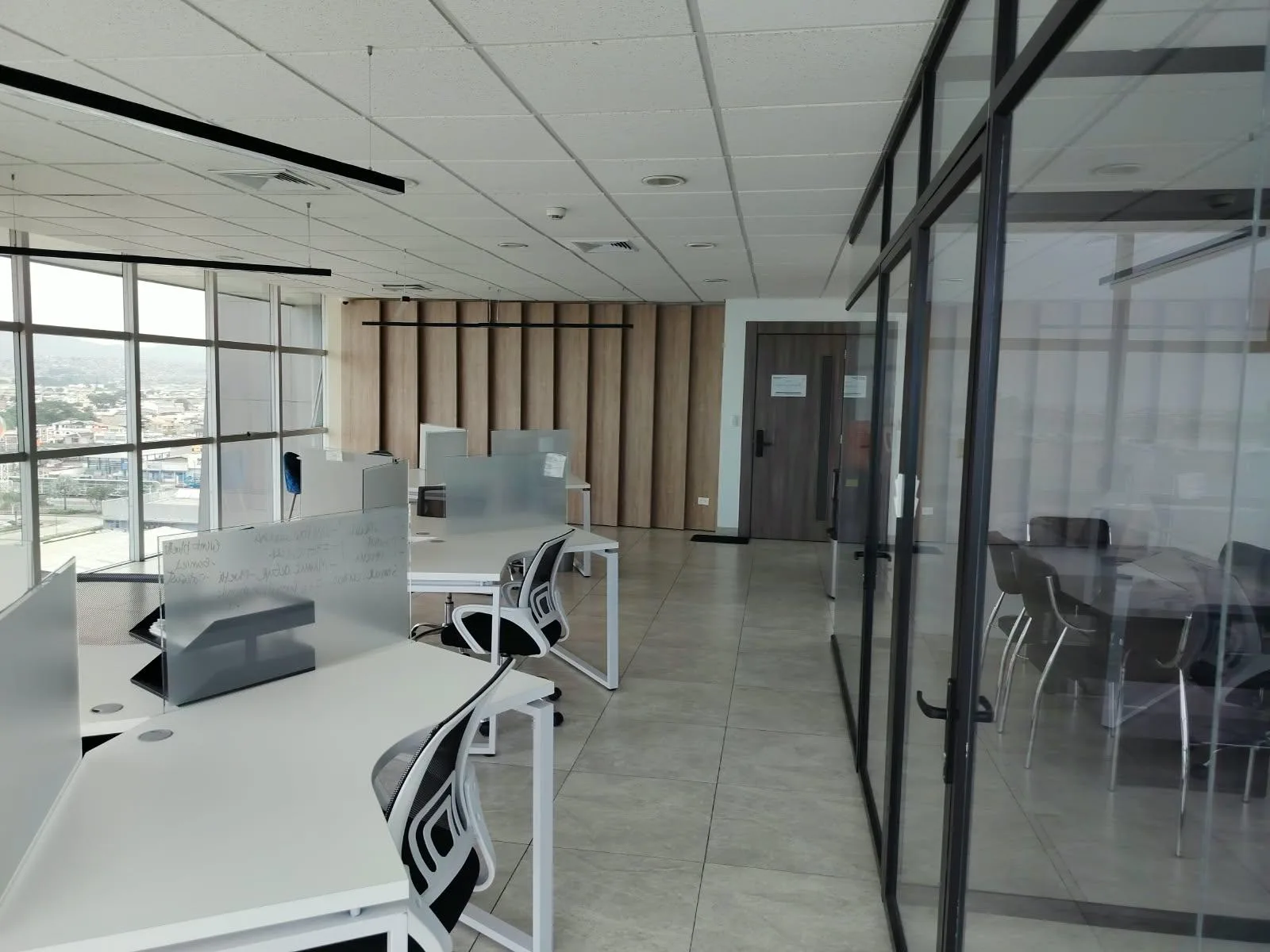 Se Vende Oficina, Edif. Sky Building , Aeropuerto, Guayaquil AnaA
