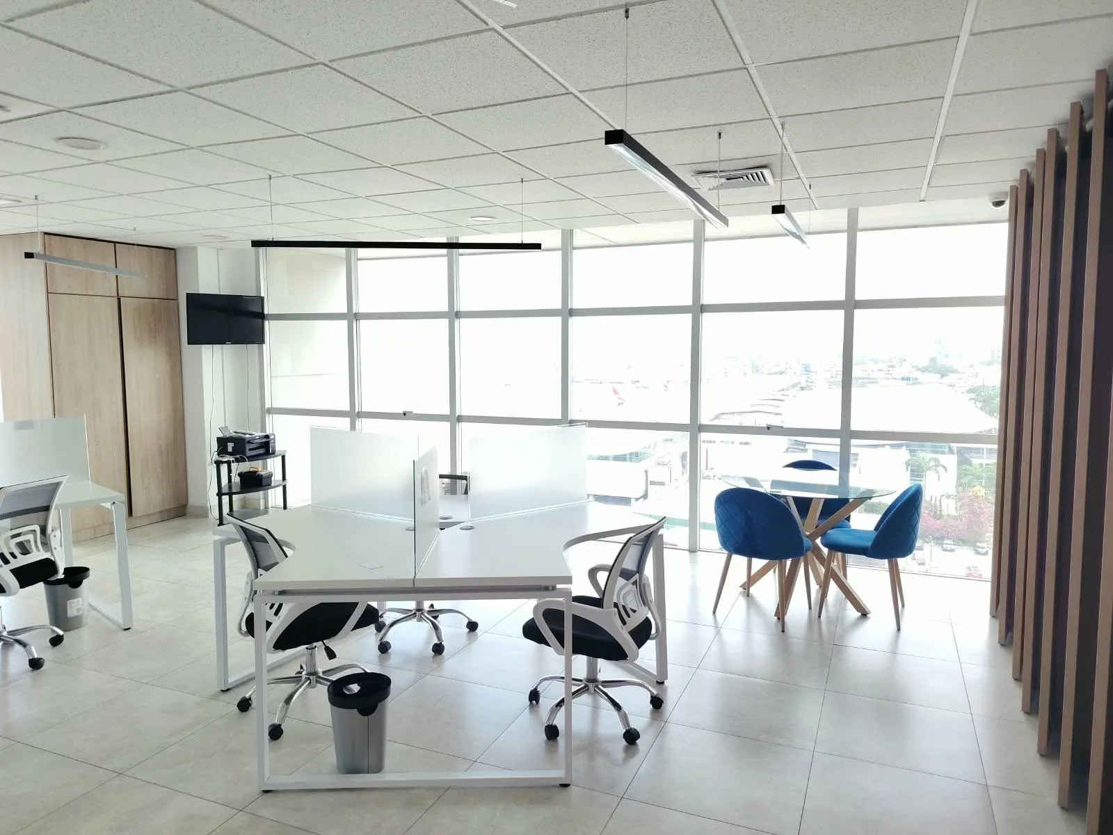 Se Vende Oficina, Edif. Sky Building , Aeropuerto, Guayaquil AnaA