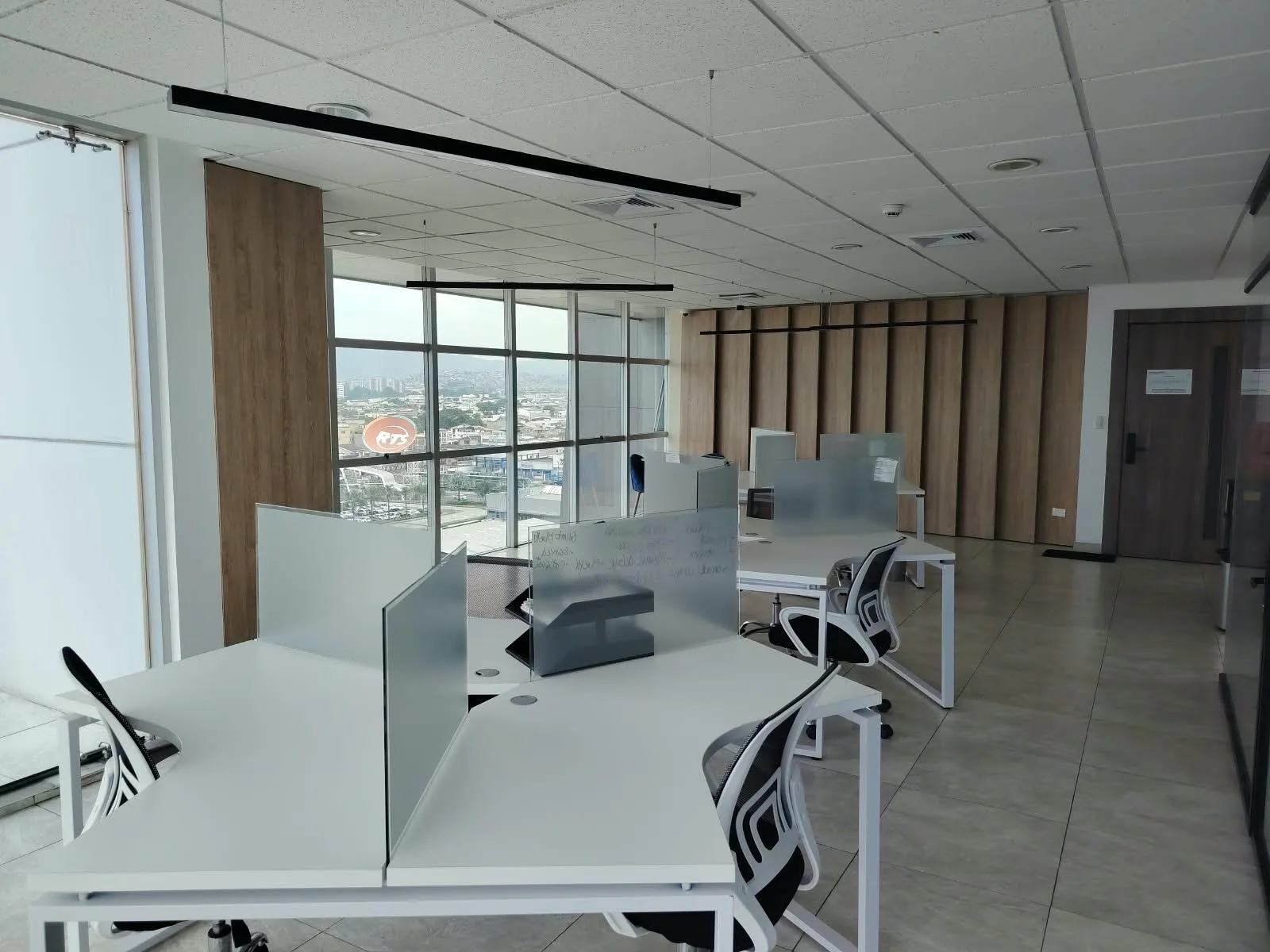 Se Vende Oficina, Edif. Sky Building , Aeropuerto, Guayaquil AnaA