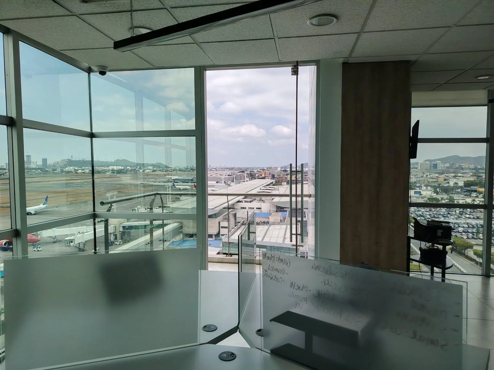 Se Vende Oficina, Edif. Sky Building , Aeropuerto, Guayaquil AnaA