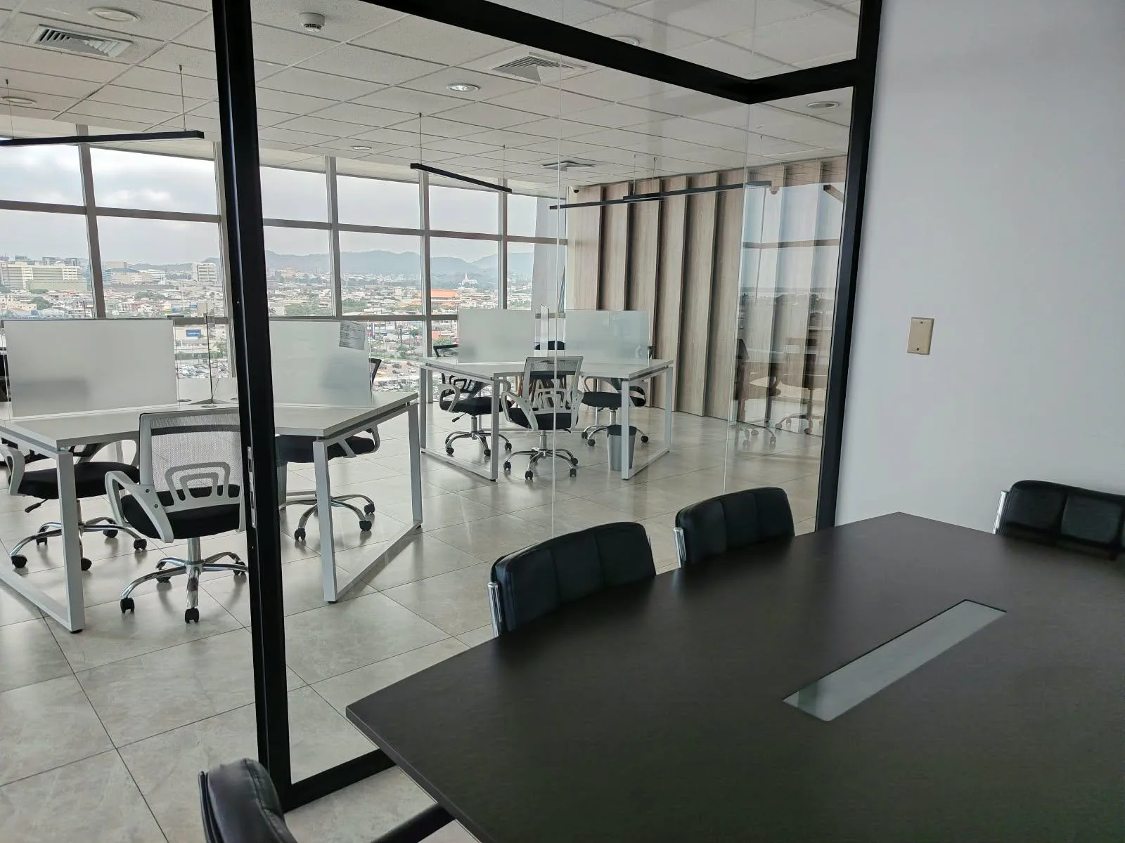 Se Vende Oficina, Edif. Sky Building , Aeropuerto, Guayaquil AnaA