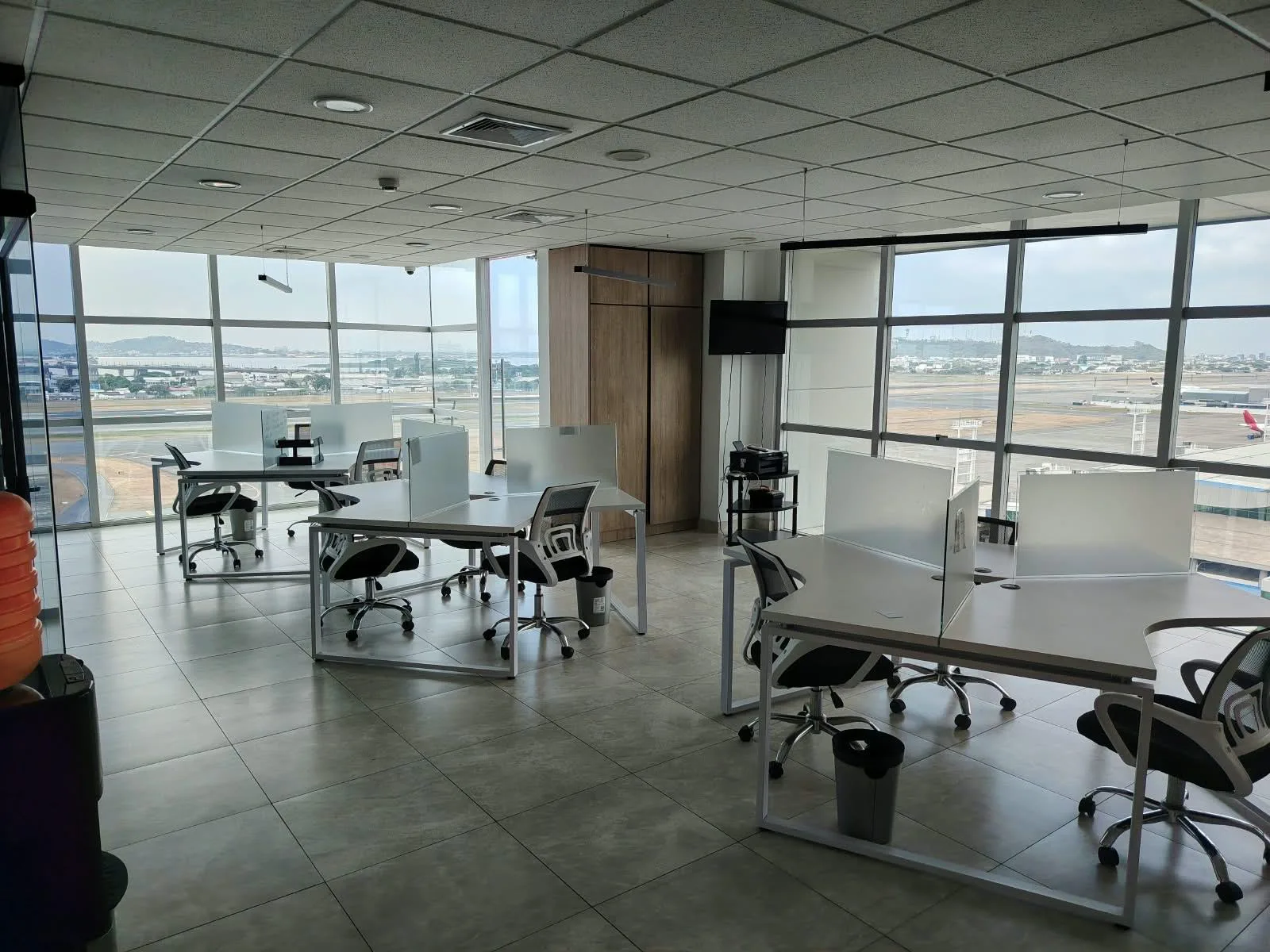 Se Vende Oficina, Edif. Sky Building , Aeropuerto, Guayaquil AnaA