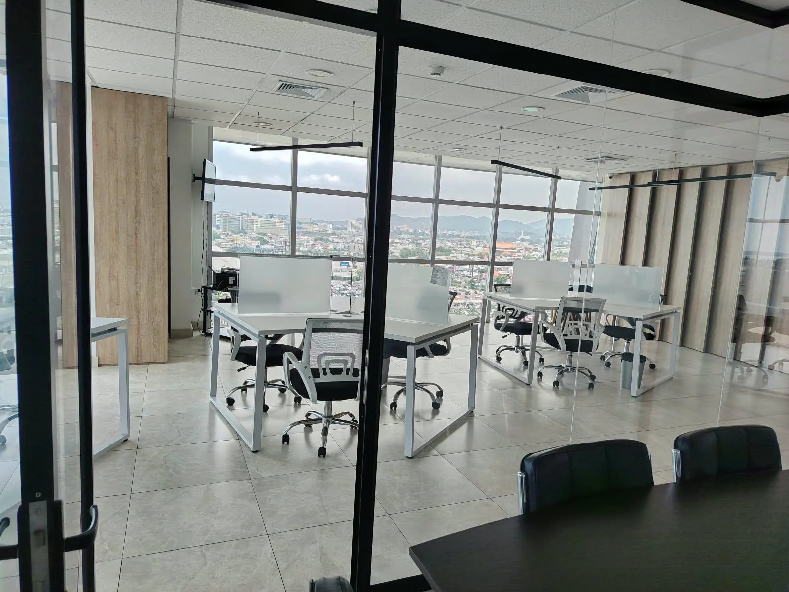 Se Vende Oficina, Edif. Sky Building , Aeropuerto, Guayaquil AnaA