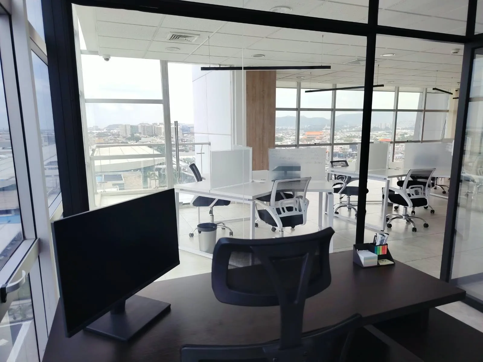 Se Vende Oficina, Edif. Sky Building , Aeropuerto, Guayaquil AnaA