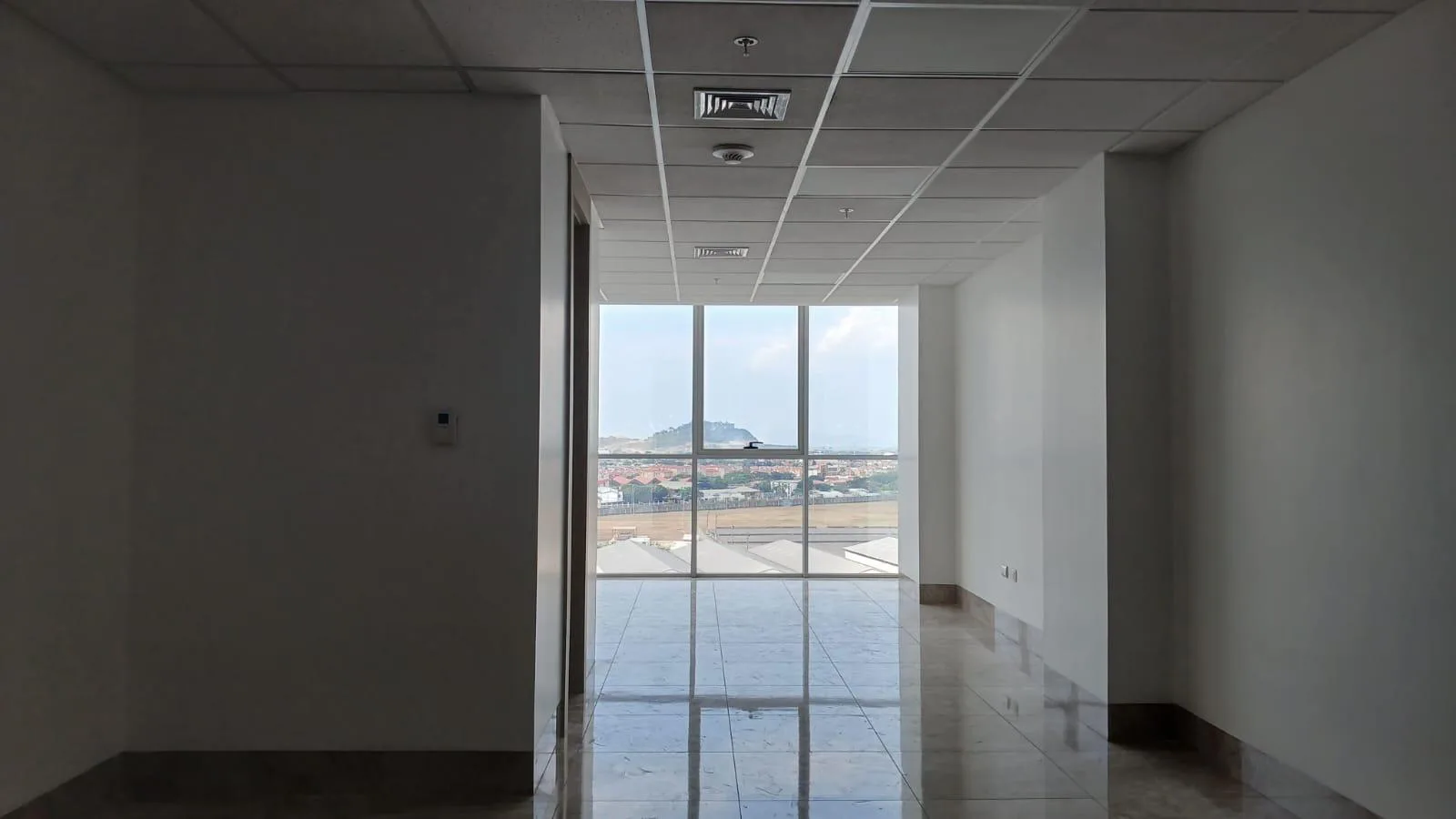 Oficina en alquiler en Millenium Towers, La Aurora CarP