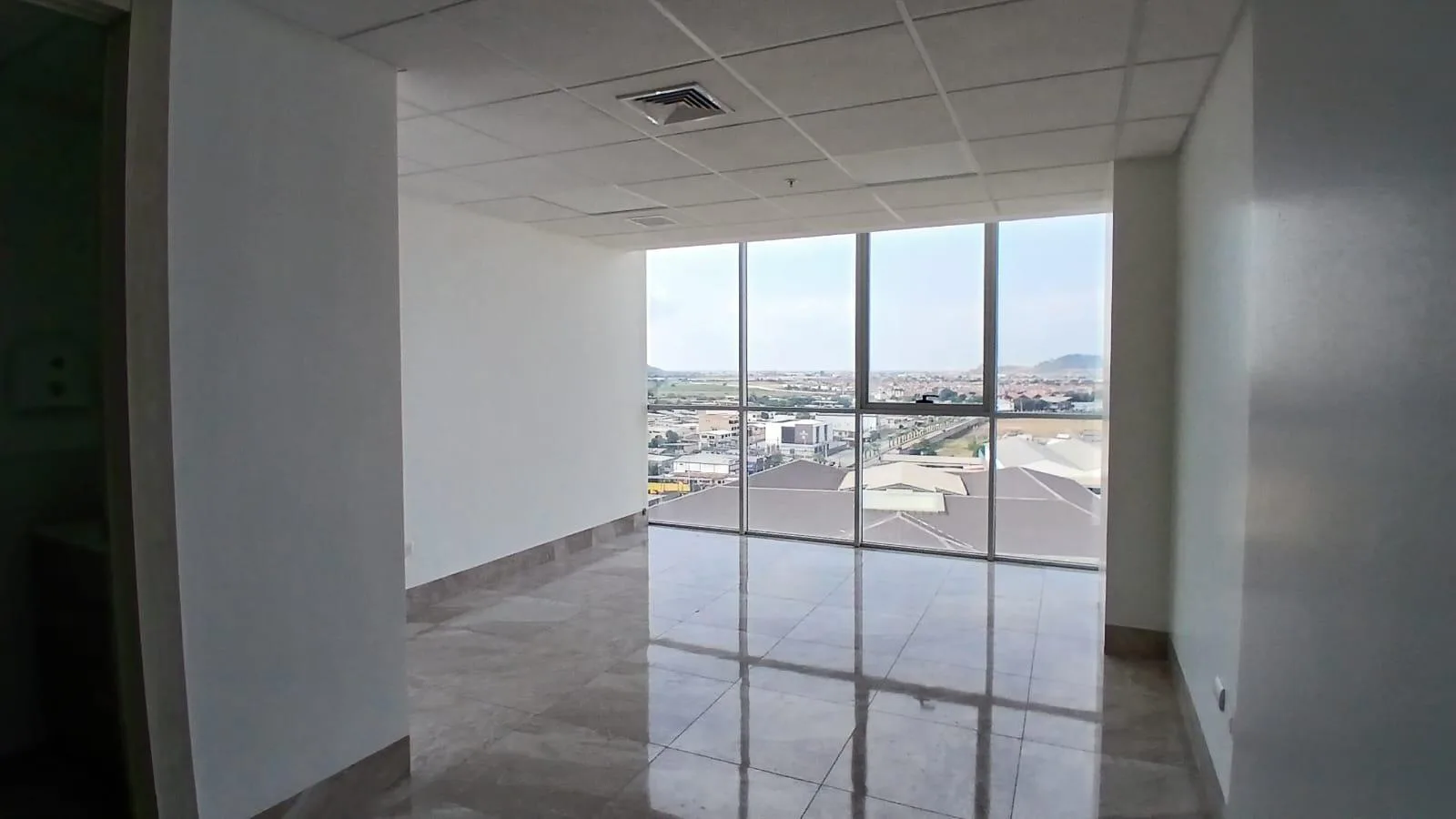 Oficina en alquiler en Millenium Towers, La Aurora CarP
