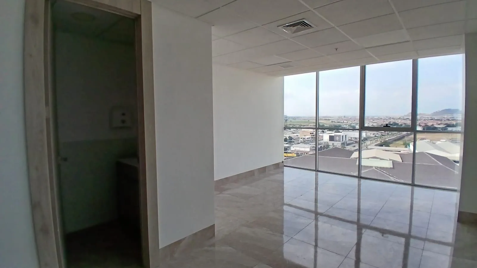 Oficina en alquiler en Millenium Towers, La Aurora CarP