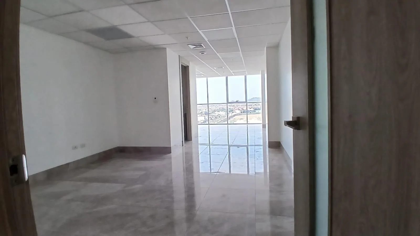 Oficina en alquiler en Millenium Towers, La Aurora CarP