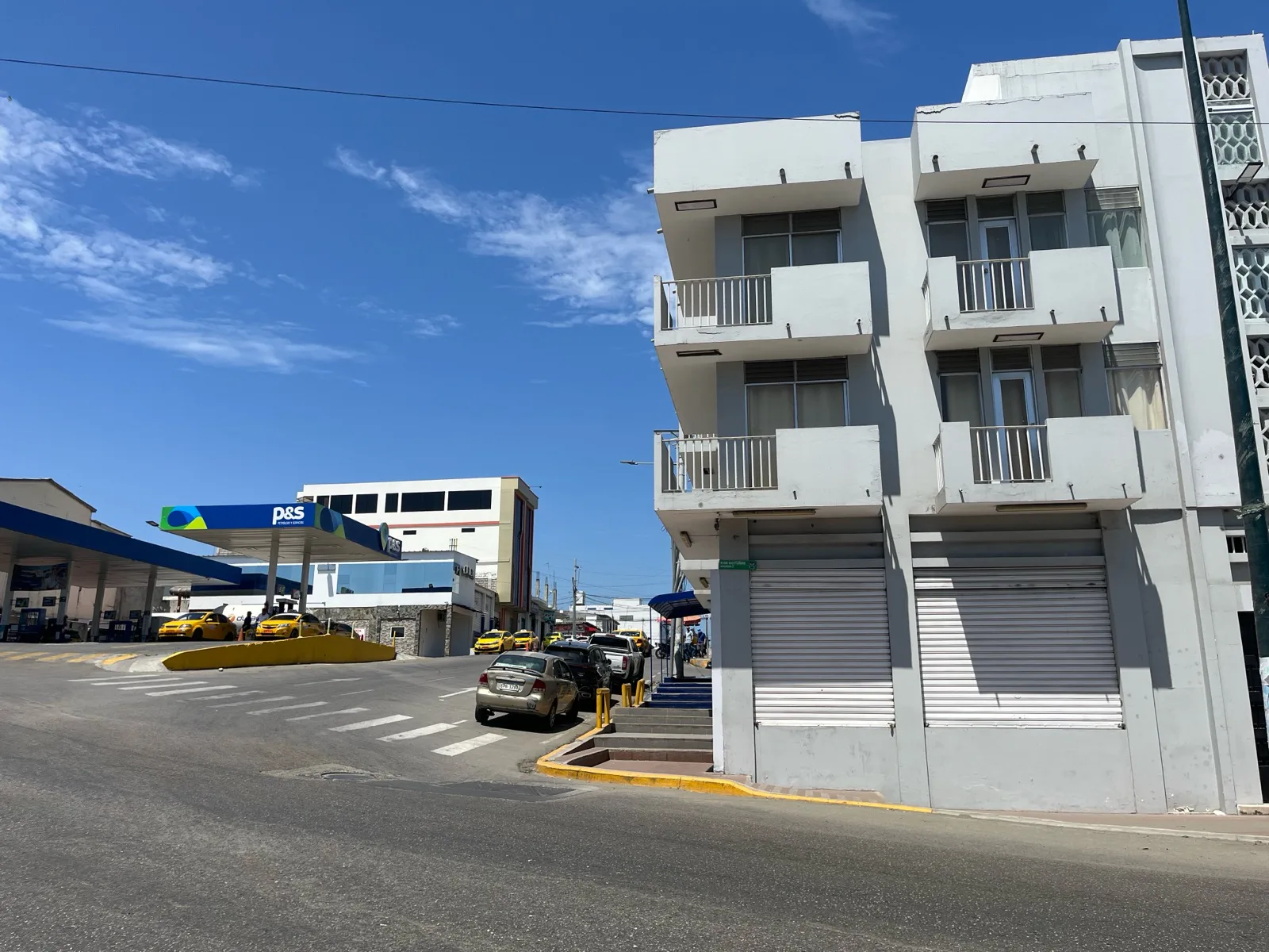 Venta edificio comercial Libertad frente al parque VanRo