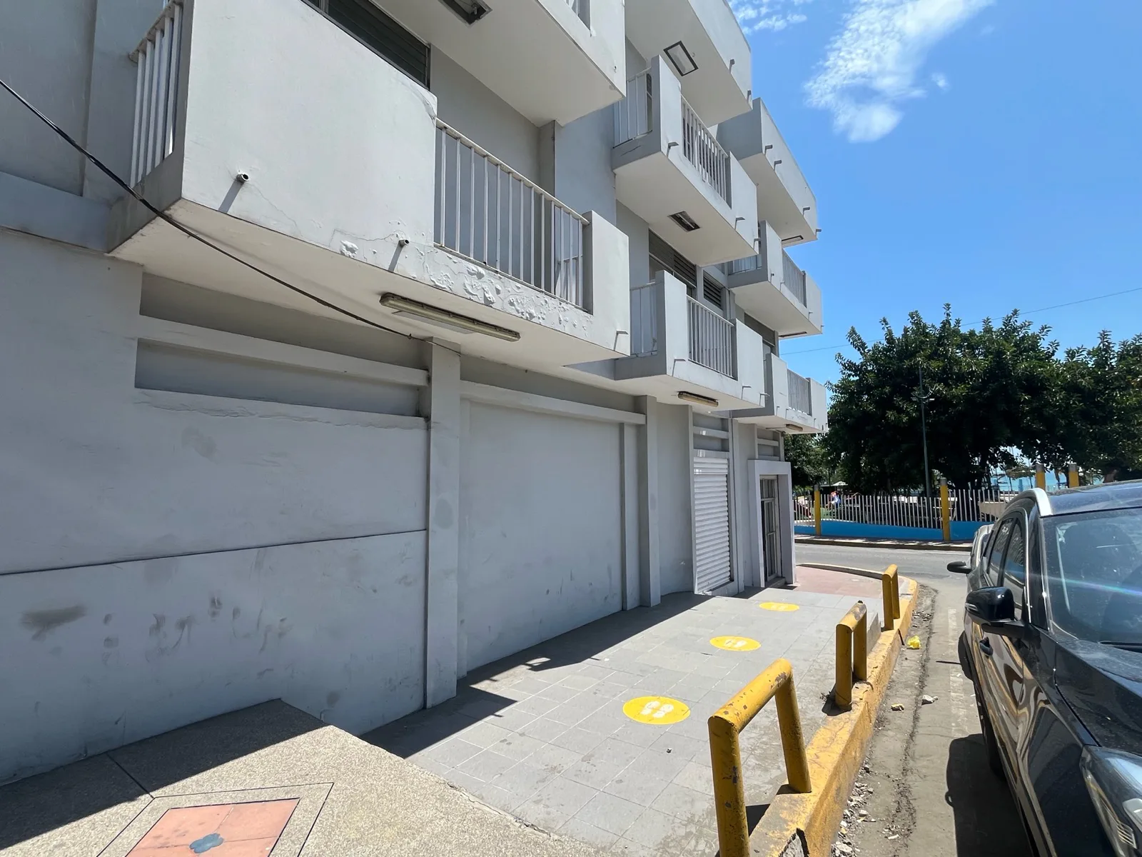 Venta edificio comercial Libertad frente al parque VanRo