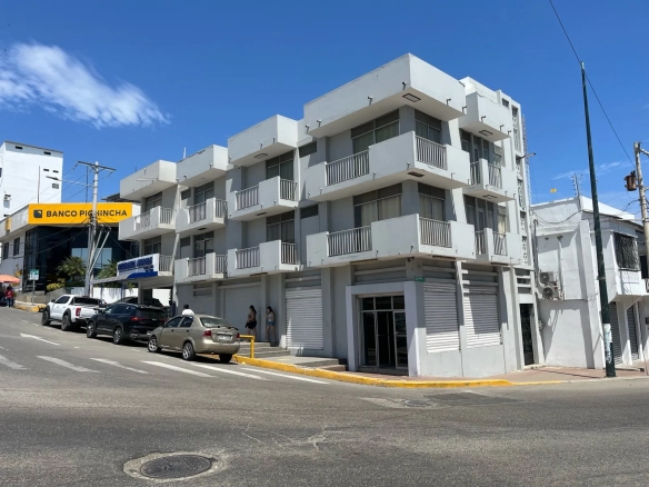 Venta edificio comercial Libertad frente al parque VanRo