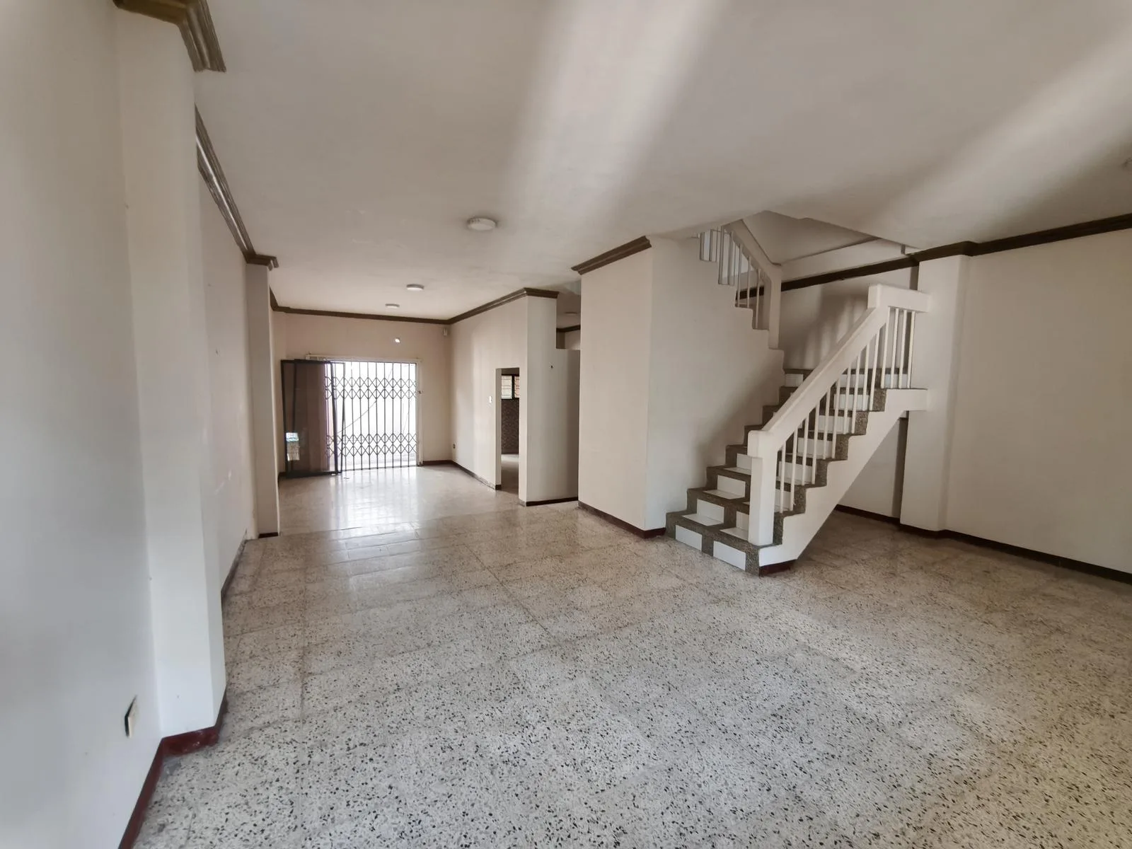 Casa en Alquiler Alborada 13ava etapa WyR