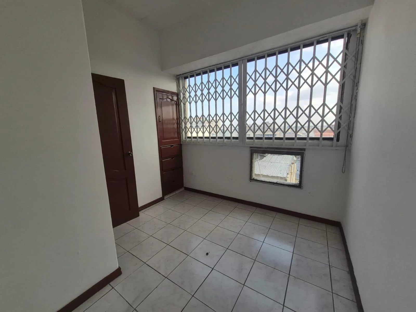 Venta de Suite Piso 6 Edificio El Forum, Centro WyR