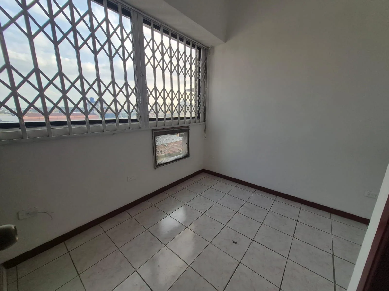 Venta de Suite Piso 6 Edificio El Forum, Centro WyR