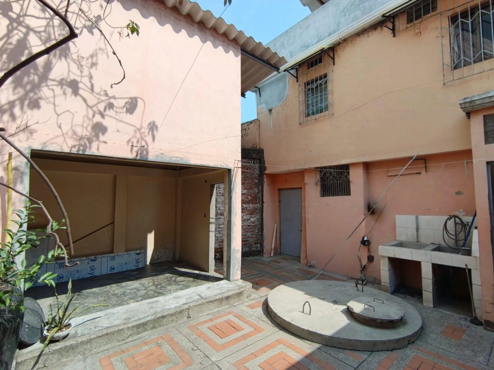 Venta Casa esquinera 5 habitaciones con terraza Durán GinS