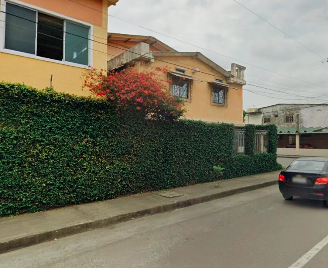Venta Casa esquinera 5 habitaciones con terraza Durán GinS