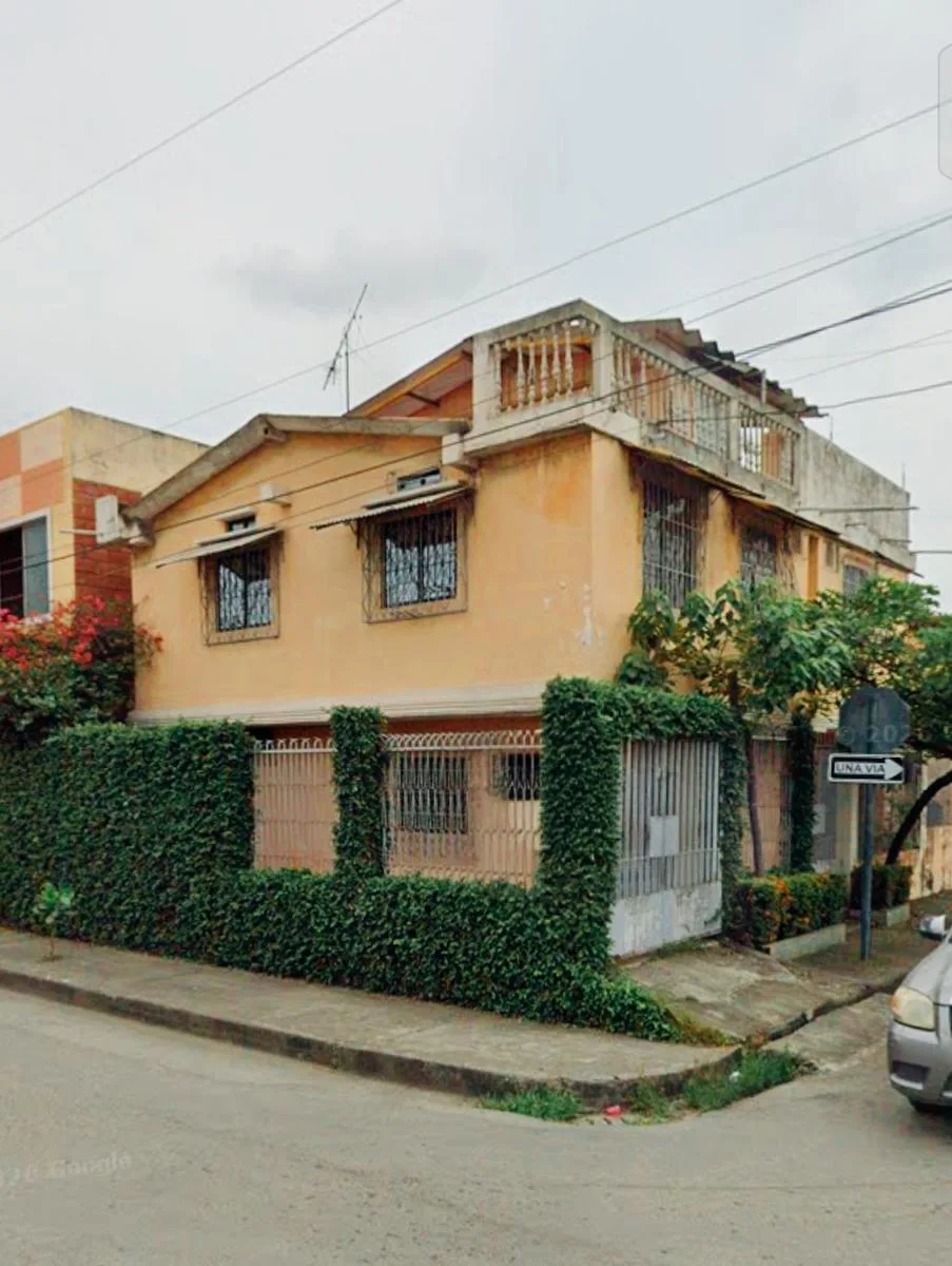 Venta Casa esquinera 5 habitaciones con terraza Durán GinS
