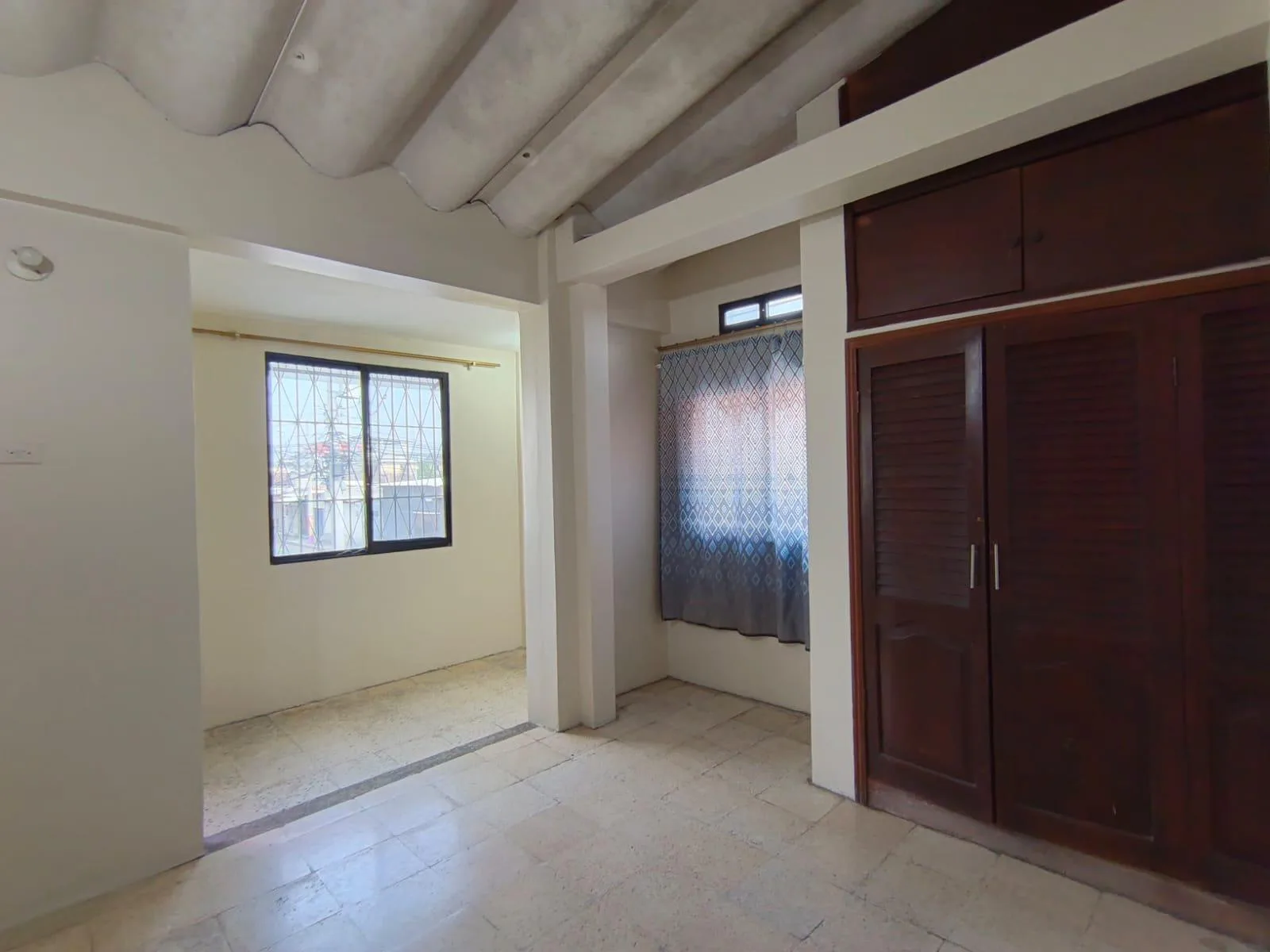 Venta Casa esquinera 5 habitaciones con terraza Durán GinS