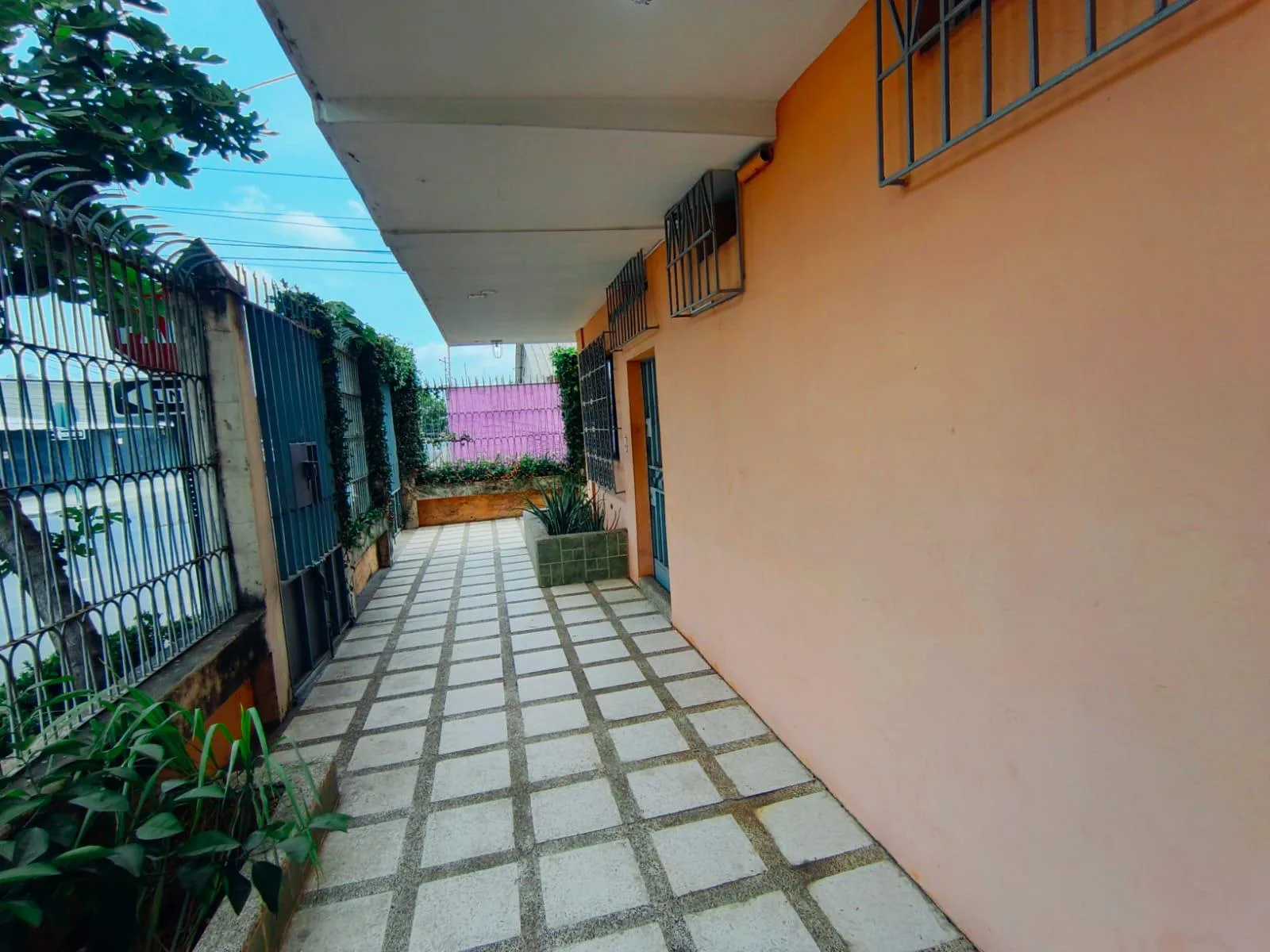 Venta Casa esquinera 5 habitaciones con terraza Durán GinS