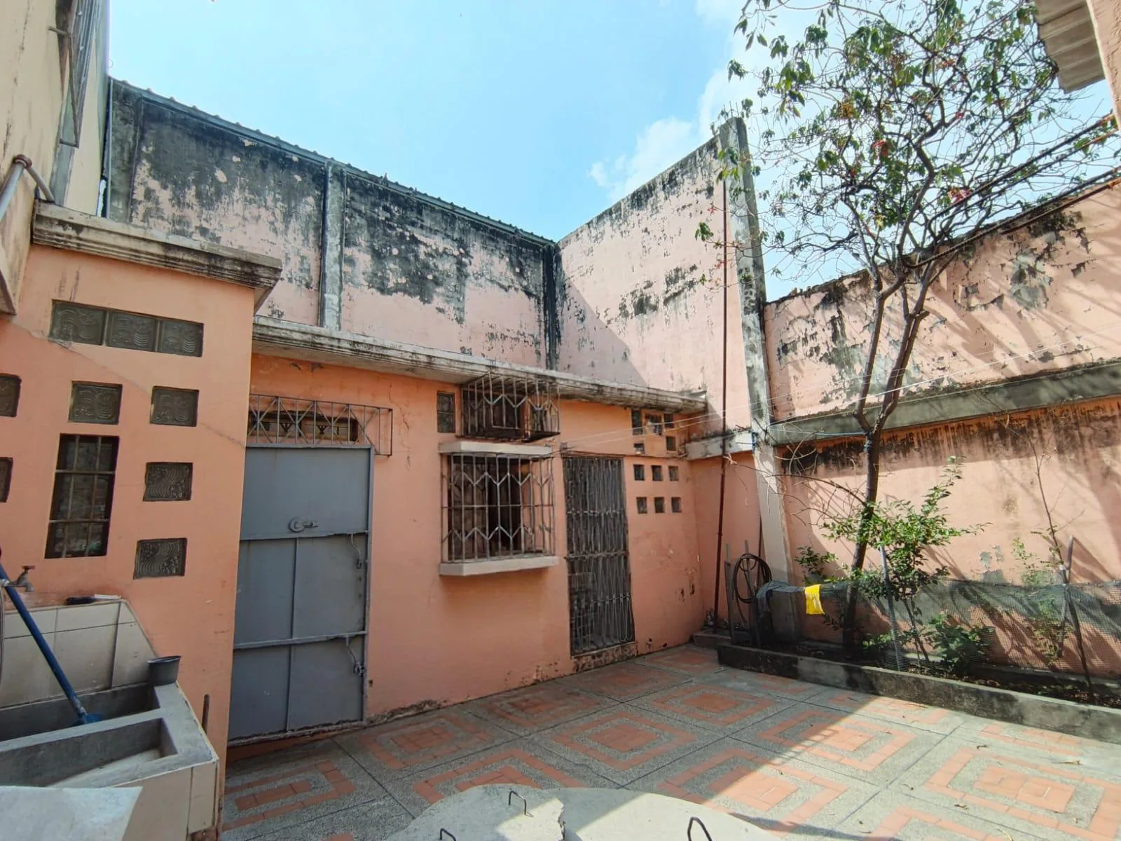 Venta Casa esquinera 5 habitaciones con terraza Durán GinS
